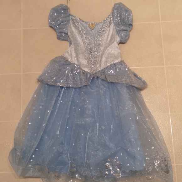 Cinderellas full kids set from Disney Land - Picture 4 of 5